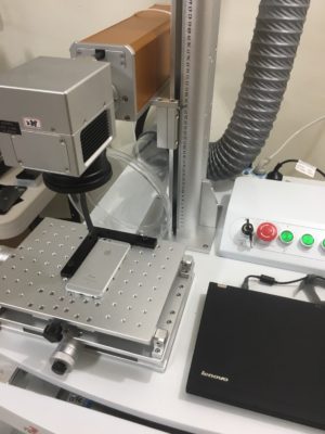 台灣三軸MOPA高階1600可調頻變色雷射雕刻機